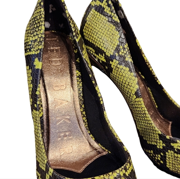 Ted Baker Izbelos neon yellow/green snakeskin heels - Picture 5 of 8